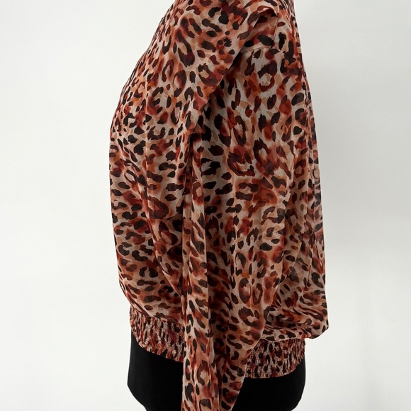 NWT Liverpool woven long sleeve blouse. - Picture 5 of 10